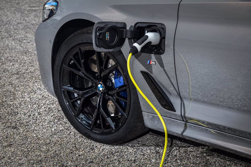 La UE acuerda instalar cargadores para vehículos eléctricos cada 60 km para 2025
