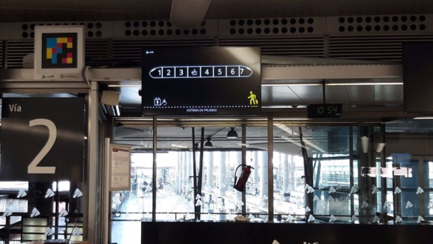 ep archivo   nuevos monitores instalados en la estacion de madrid puerta de atocha