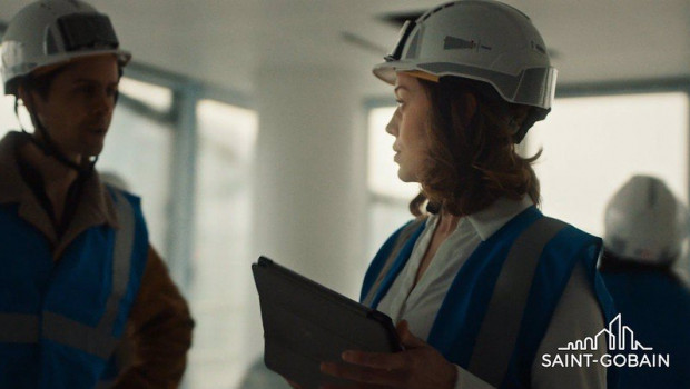 ep archivo - trabajadores de saint-gobain