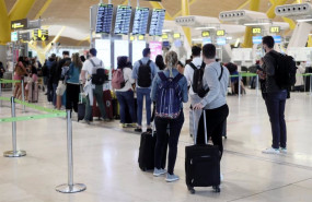 ep archivo   varios pasajeros en la terminal t4 del aeropuerto adolfo suarez   madrid barajas en