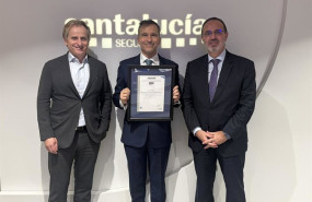 ep de idza a dcha el director general de santalucia dominique uzel el ceo de aenor rafael garcia ep de idza a dcha el director general de santalucia dominique uzel el ceo de aenor rafael garcia