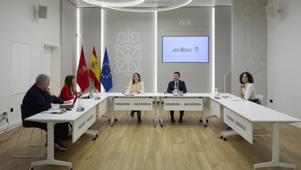 ep de izda a dcha el director gerente de nasuvinsa javier buron la directora general de vivienda