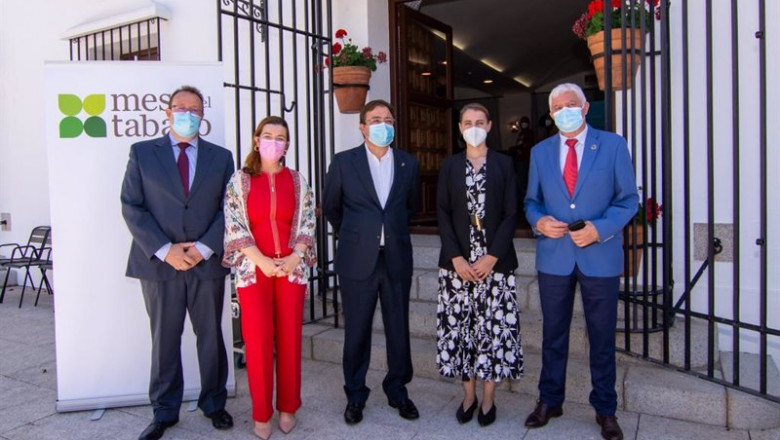 ep el presidente de la junta de extremadura guillermo fernandez vara junto a otras autoridades en la ep el presidente de la junta de extremadura guillermo fernandez vara junto a otras autoridades en la