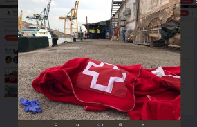 ep imagen de una de las intervenciones de cruz roja para atender a los inmigrantes llegados en