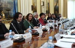 ep la ministra de educacion y formacion profesional isabel celaa de rojo en el centro en la ultima