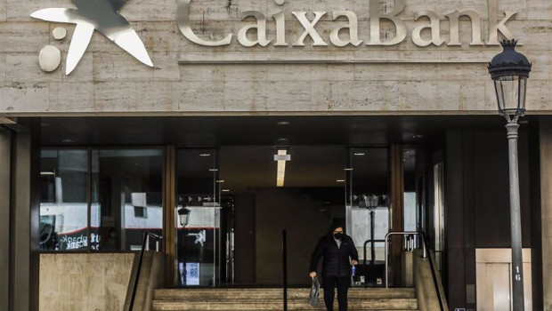 ep logo de caixabank en la antigua sede de bankia en la calle pintor sorolla en valencia comunidad