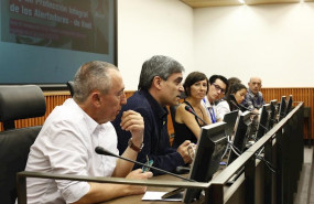 ep los diputados joan baldovi compromis y xavier eritja erc en un acto con la fundadora de xnet