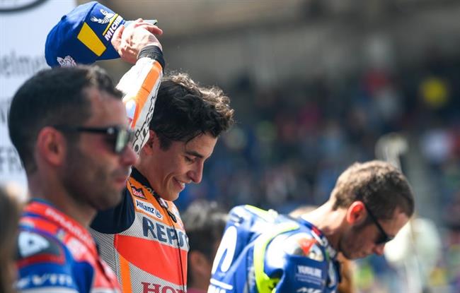 Marc Márquez Danilo Petrucci Valentino Rossi podio Francia Le Mans | MOTOGP.COM ep marc marquez danilo petrucci valentino rossi podio franciamans