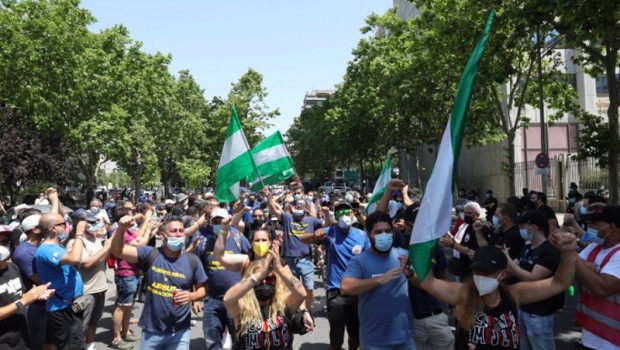 ep marcha de los trabajadores de airbus hacia el ministerio de industria para mostrar su rechazo