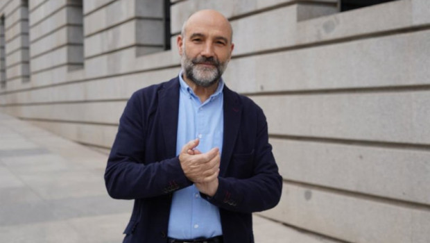ep nestor rego en las inmediaciones del congreso