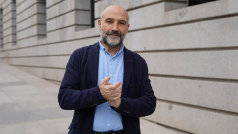 ep nestor rego en las inmediaciones del congreso