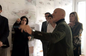 ep norman foster analiza el proyecto junto a lourdes y carmen martinez zabala