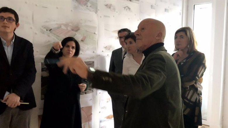 ep norman foster analiza el proyecto junto a lourdes y carmen martinez zabala ep norman foster analiza el proyecto junto a lourdes y carmen martinez zabala