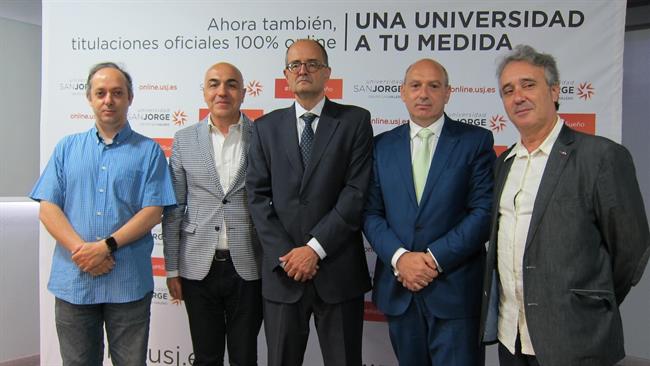 Responsables de los grados con el rector de la USJ y César Romero | EUROPA PRESS ep responsableslos gradosrectorla usjcesar romero