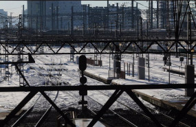ep vias del tren en la estacion de atocha en madrid espana a 11 de enero de 2021
