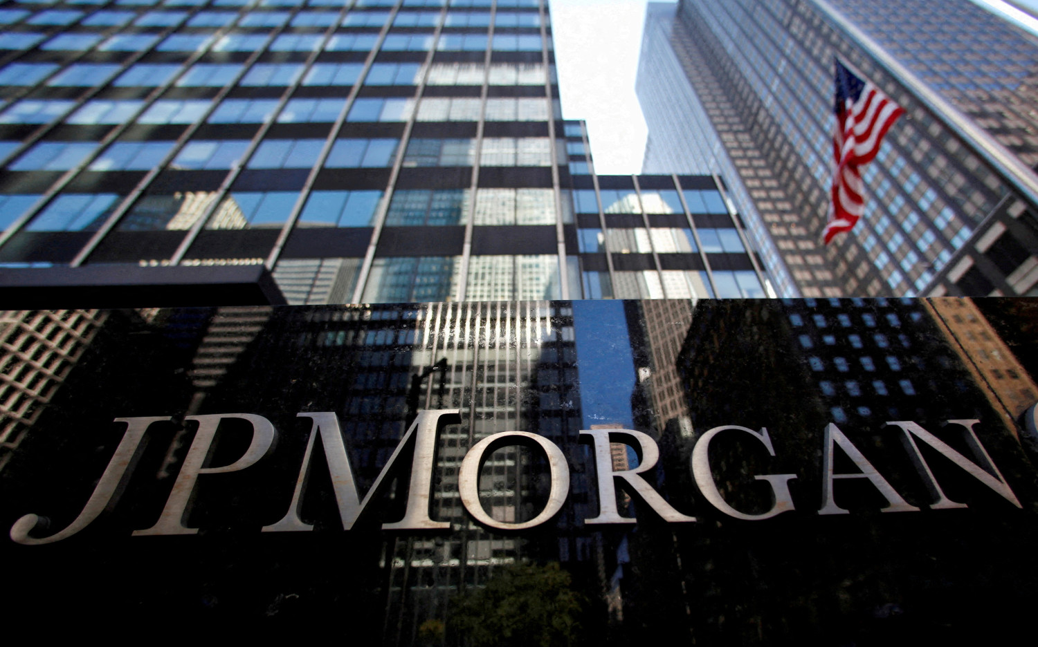 El beneficio de JPMorgan supera previsiones en el tercer trimestre por la banca de inversión
