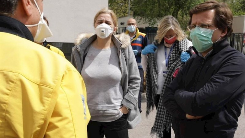 ep almeida con miembros del samur que han prestado servicio en soria y segovia ep almeida con miembros del samur que han prestado servicio en soria y segovia