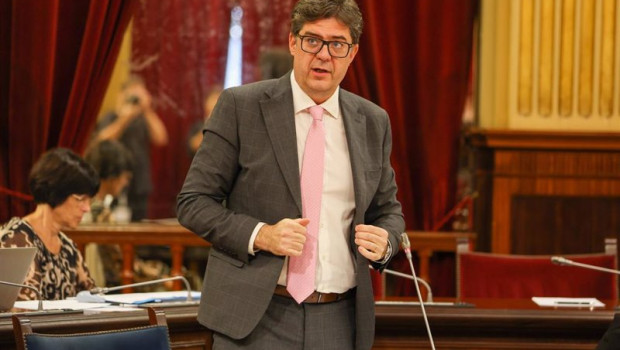ep archivo   el conseller de turismo del govern jaume bauza interviene durante un pleno en el