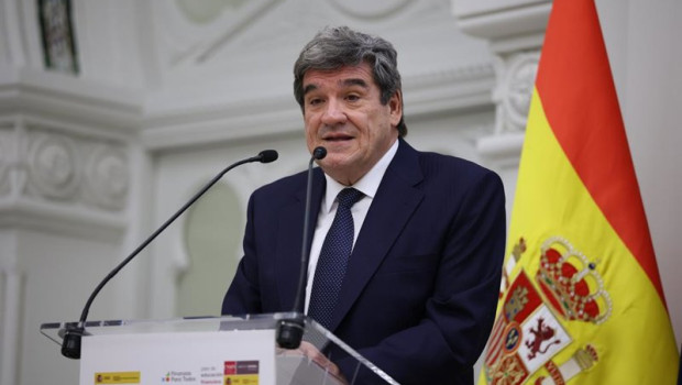 ep archivo   el gobernador del banco de espana jose luis escriva durante la firma del convenio de