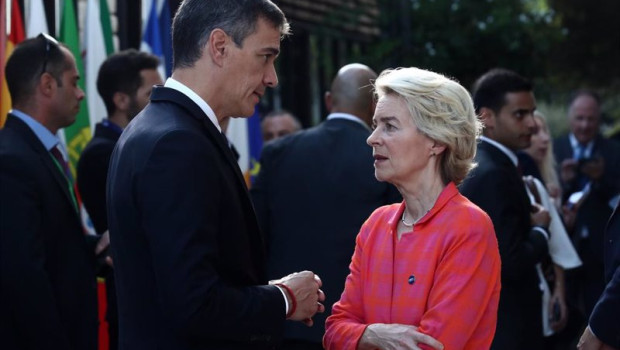 ep archivo   el presidente del gobierno pedro sanchez y la presidenta de la comision europea ursula