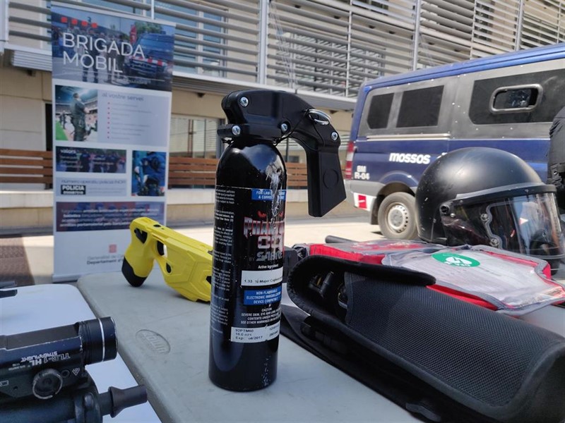 ep bote de gas pimienta del area de brigada movil de los mossos desquadra