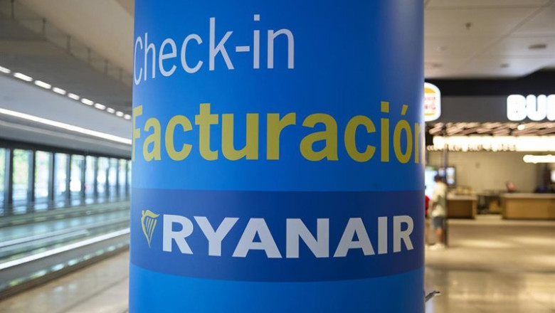 ep carteleria indicadora de ryanair en el aeropuerto adolfo suarez madrid barajas a 23 de agosto de