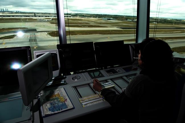Controladora en la torre de control de Madrid | ENAIRE ep controladorala torrecontrolmadrid