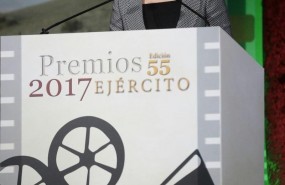 ep cospedal duranteentregalos premiosejercito