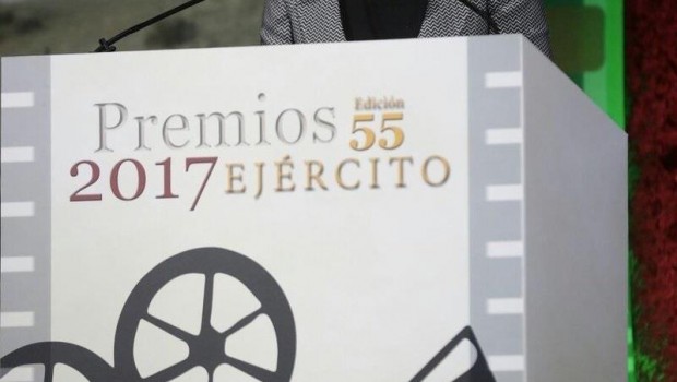 ep cospedal duranteentregalos premiosejercito