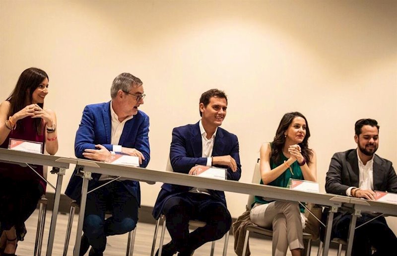 ep el presidente de ciudadanos albert rivera junto a otros dirigentes de ciudadanos
