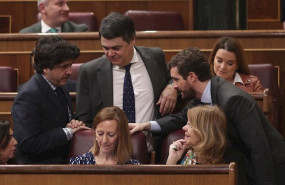 ep el presidente del pp pablo casado dech habla con algunos de los diputados de su partido durante