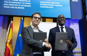 ep el vicepresidente primero y ministro de economia carlos cuerpo y el director gerente de la
