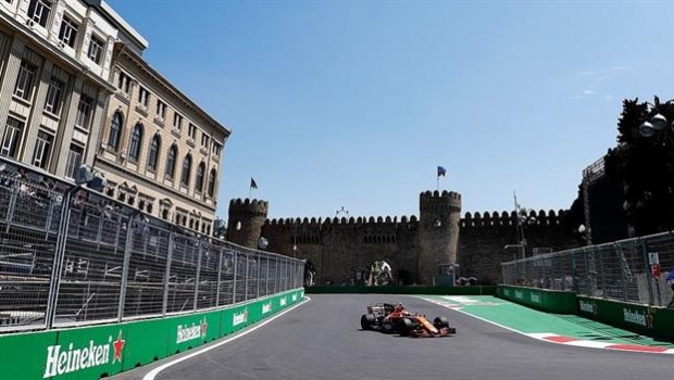 ep fernando alonso mclaren en baku azerbaiyan