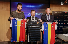 ep gerard pique aizquierda enpresentacionacuerdofc andorramorabanc