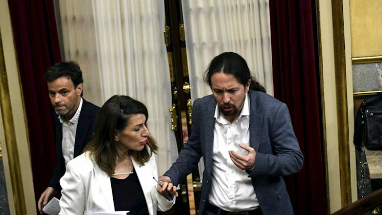 (I-D) El portavoz parlamentario de En Comú Podem, Jaume Asens; la ministra de Trabajo y Economía Social, Yolanda Díaz; y el vicepresidente del Gobierno de Derechos Sociales y Agenda 2030, Pablo Iglesias, a su llegada al hemiciclo del Congreso | Óscar Cañas - Europa Press ep i-d el portavoz parlamentario de en comu podem jaume asens la ministra de trabajo y economia