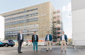 ep l to r fred schulze neckarsulm plant manager rolf klotz chairman of the works council audi ag
