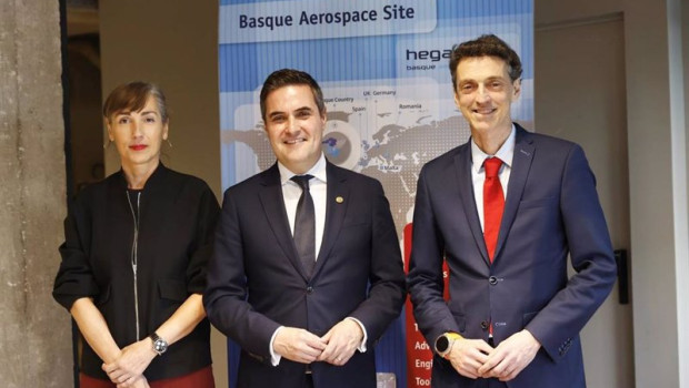 ep la directora de hegan ana villate el consejero de industria mikel jauregi y el presidente de