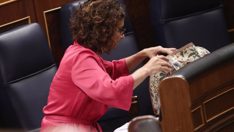 La ministra de Hacienda, María Jesús Montero | EUROPA PRESS/E. Parra. POOL - Europa Press ep la ministra de hacienda maria jesus montero en su escano en el congreso durante una sesion
