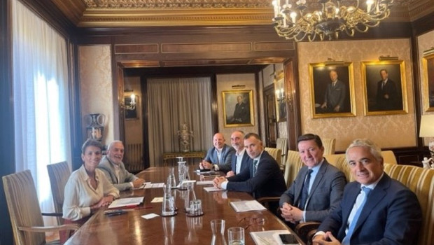 ep la presidenta chivite se reune con representantes del centro nacional de tecnologia y seguridad