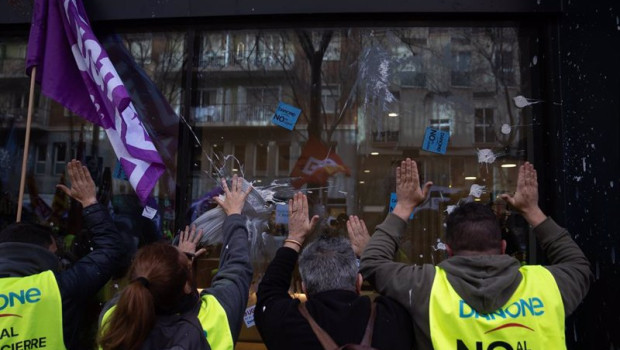 ep lanzan yogures a la sede de danone en barcelona