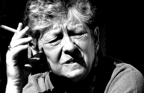 ep mujer fumando