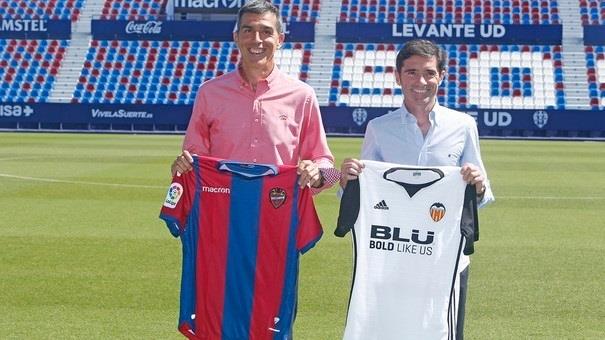 Muñiz y Marcelino posan antes del derbi | VALENCIA CF ep munizmarcelino posandel derbi