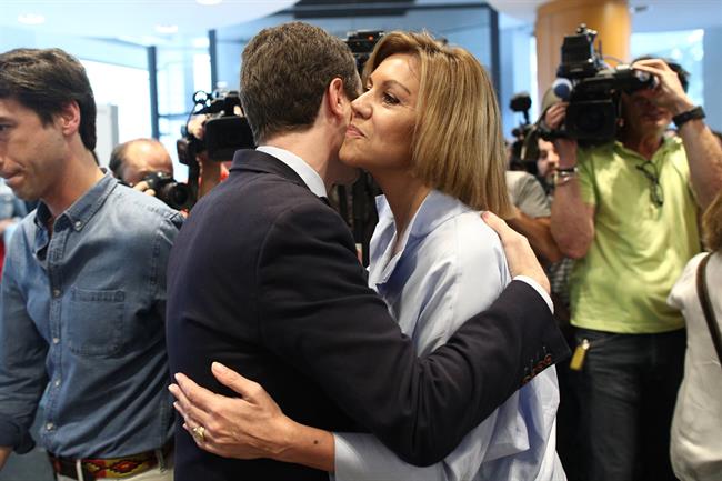 Pablo Casado y Cospedal se abrazan durante la presentación de avales | EDUARDO PARRA/EUROPA PRESS ep pablo casadocospedalabrazan durantepresentacionavales