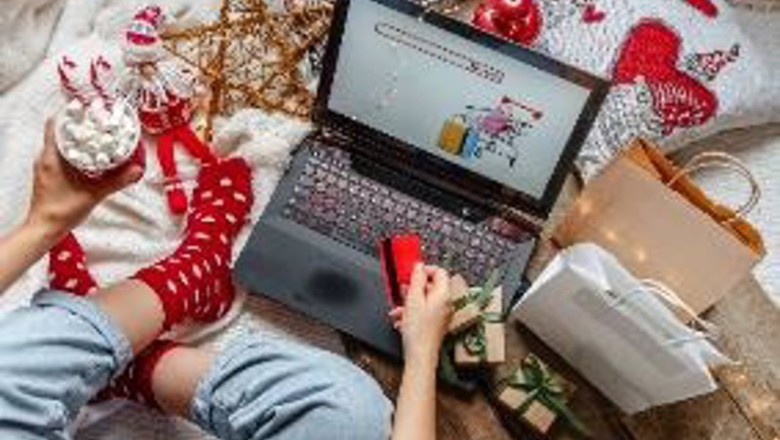 ep persona comprando regalos por internet de navidad ep persona comprando regalos por internet de navidad