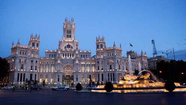 ep plaza de cibeles de madrid iluminada