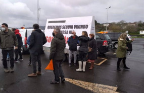 ep politicos representantes sindicales y mariscadores antes de emprender la marcha