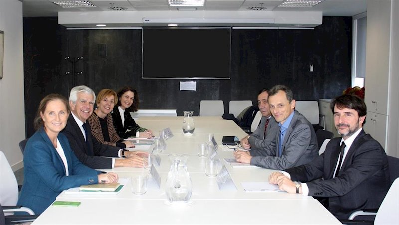 ep reunion de aecc aseica y el ministro de ciencia pedro duque