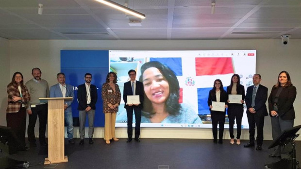 ep sara recibe primer premio del concurso de ideas de negocio en gestion del trafico aereo de enaire