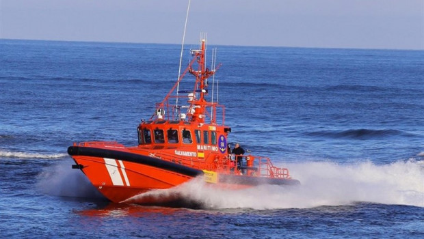 ep sucesos- un catamaranhundeformentera despuesincendiarse