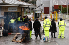 ep trabajadores de ence durante la huelga de la plantilla de ence en contra del ere a 96